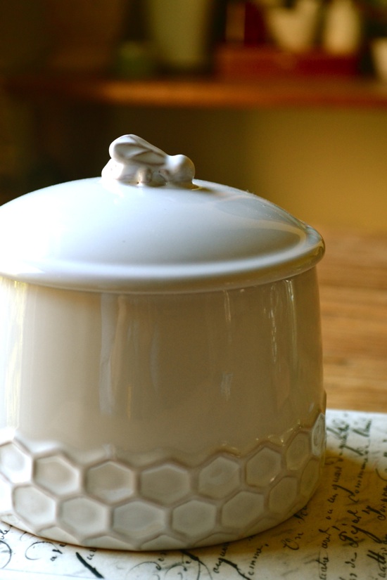 pretty bee & honeycomb canister
